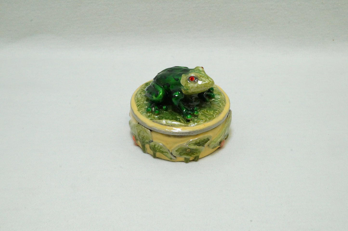 Round Trinket Box with Frog on Lid Pewter